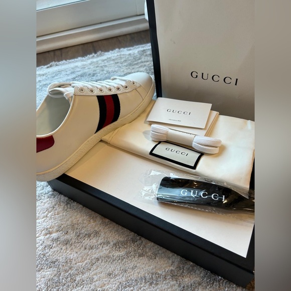 AUTHENTIC Gucci Aces “LOVED” - Picture 5 of 8